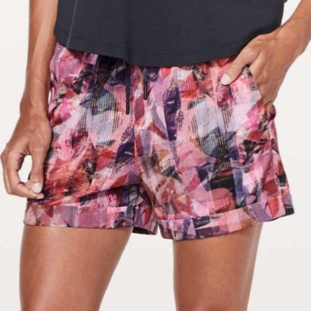 Lululemon Spring Break Away Short 3” Color: Sun Dazed Multi Pink Size 6 EUC